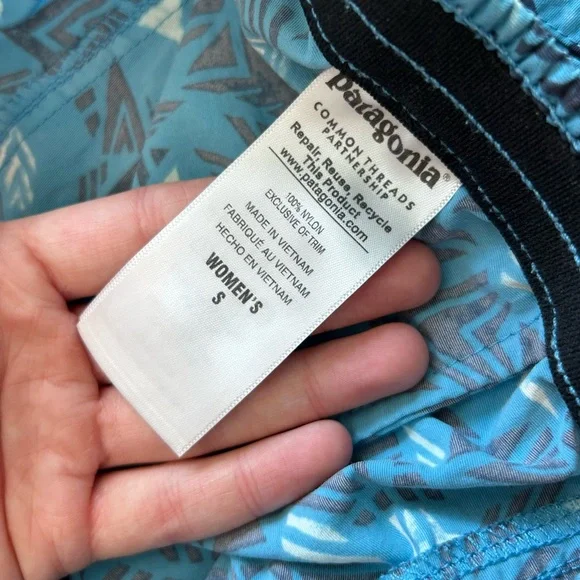 Patagonia Women’s Blue Patterned Barely Baggies Shorts - Picture 4 of 10